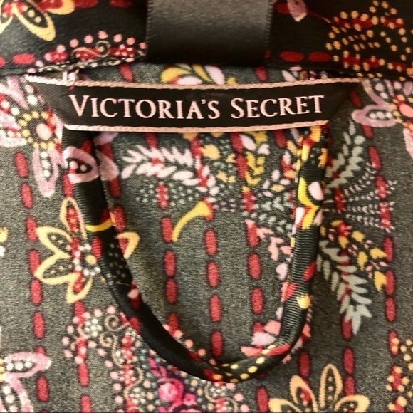 Victoria’s Secret Robe - Picture 11 of 14
